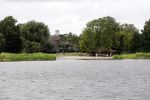 Loosdrecht 14 juli 2019
Huis van laurent Hompes op een eilandje voor Loosdrecht. Er staan paardestallen en heeft een eigen strand.