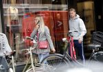 Amsterdam 3 juli 2019
Frenkie de Jong met zijn vriendin Mikky Kiemeney op de PC Hooftstraat. Frenkie draagt kleding van het merk van zijn vriendin.