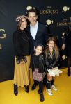 Amsterdam 15 juli 2019
Premiere the lion king in tuschinski. Pepijn Padberg met vriendin Nathalie de Hoop en dochter
