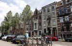 Amsterdam 21 juli 2019
Nikkie Plessen en haar vriend Ruben Bontekoe hebben het huis naast hun eigen huis gekocht wat nu verbouwd wordt.