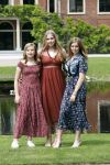 Den Haag 19 juli 2019
Jaarlijkse fotouurtje in de thuisn van Huis ten Bosch . Aanwezig Koning Willem Alexander Koningin Maxima Prinses Amalia Alexia en Ariane.