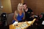 Amsterdam 27 juli 2019
Maron Hill heeft surprise etentje met vrienden georganiseers bij restaurant Genroku voor zijn zwangere vriendin Samantha de Jong ( Barbie)