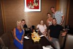 Amsterdam 27 juli 2019
Maron Hill heeft surprise etentje met vrienden georganiseers bij restaurant Genroku voor zijn zwangere vriendin Samantha de Jong ( Barbie)