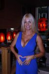 Amsterdam 27 juli 2019
Maron Hill heeft surprise etentje met vrienden georganiseers bij restaurant Genroku voor zijn zwangere vriendin Samantha de Jong ( Barbie)