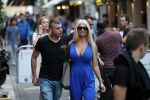 Amsterdam 27 juli 2019
Maron Hill heeft surprise etentje met vrienden georganiseers bij restaurant Genroku voor zijn zwangere vriendin Samantha de Jong ( Barbie)