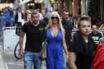 Amsterdam 27 juli 2019
Maron Hill heeft surprise etentje met vrienden georganiseers bij restaurant Genroku voor zijn zwangere vriendin Samantha de Jong ( Barbie)