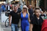 Amsterdam 27 juli 2019
Maron Hill heeft surprise etentje met vrienden georganiseers bij restaurant Genroku voor zijn zwangere vriendin Samantha de Jong ( Barbie)