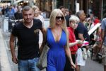 Amsterdam 27 juli 2019
Maron Hill heeft surprise etentje met vrienden georganiseers bij restaurant Genroku voor zijn zwangere vriendin Samantha de Jong ( Barbie)