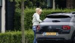 Loenen aan de vecht 10 juli 2019
Yvon Jaspers arriveert met haar zoon bij hun huis.