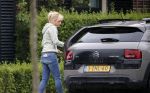 Loenen aan de vecht 10 juli 2019
Yvon Jaspers arriveert met haar zoon bij hun huis.