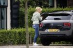 Loenen aan de vecht 10 juli 2019
Yvon Jaspers arriveert met haar zoon bij hun huis.