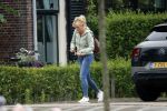 Loenen aan de vecht 10 juli 2019
Yvon Jaspers arriveert met haar zoon bij hun huis.