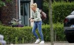 Loenen aan de vecht 10 juli 2019
Yvon Jaspers arriveert met haar zoon bij hun huis.