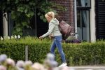 Loenen aan de vecht 10 juli 2019
Yvon Jaspers arriveert met haar zoon bij hun huis.