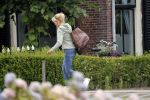 Loenen aan de vecht 10 juli 2019
Yvon Jaspers arriveert met haar zoon bij hun huis.