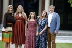 Den Haag 19 juli 2019
Jaarlijkse fotouurtje in de thuisn van Huis ten Bosch . Aanwezig Koning Willem Alexander Koningin Maxima Prinses Amalia Alexia en Ariane.