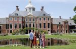 Den Haag 19 juli 2019
Jaarlijkse fotouurtje in de thuisn van Huis ten Bosch . Aanwezig Koning Willem Alexander Koningin Maxima Prinses Amalia Alexia en Ariane.