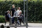 Laren 25 juli 2020
Ad Visser met zijn vrouw en een kennis op terras in laren