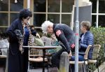 Laren 25 juli 2020
Ad Visser met zijn vrouw en een kennis op terras in laren