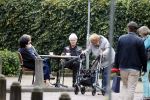 Laren 25 juli 2020
Ad Visser met zijn vrouw en een kennis op terras in laren