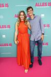 Amsterdam 29 juli 2020
Premiere alles is zoals het zou moeten zijn in euroscoop, De film is naar een boek van Daphne Deckers. Daphne kwam met haar man Richard Krajicek hun kinderen Emma en Alec en de vriendin van Alec