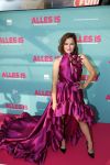 Amsterdam 29 juli 2020
Premiere alles is zoals het zou moeten zijn in euroscoop, De film is naar een boek van Daphne Deckers. Barbara Sloesen kwam met haar vriend en haar ouders