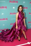 Amsterdam 29 juli 2020
Premiere alles is zoals het zou moeten zijn in euroscoop, De film is naar een boek van Daphne Deckers. Barbara Sloesen kwam met haar vriend en haar ouders