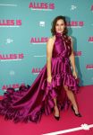 Amsterdam 29 juli 2020
Premiere alles is zoals het zou moeten zijn in euroscoop, De film is naar een boek van Daphne Deckers. Barbara Sloesen kwam met haar vriend en haar ouders