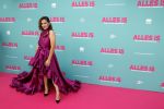 Amsterdam 29 juli 2020
Premiere alles is zoals het zou moeten zijn in euroscoop, De film is naar een boek van Daphne Deckers. Barbara Sloesen kwam met haar vriend en haar ouders