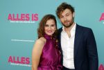 Amsterdam 29 juli 2020
Premiere alles is zoals het zou moeten zijn in euroscoop, De film is naar een boek van Daphne Deckers. Barbara Sloesen kwam met haar vriend en haar ouders