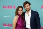 Amsterdam 29 juli 2020
Premiere alles is zoals het zou moeten zijn in euroscoop, De film is naar een boek van Daphne Deckers. Barbara Sloesen kwam met haar vriend en haar ouders