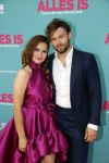 Amsterdam 29 juli 2020
Premiere alles is zoals het zou moeten zijn in euroscoop, De film is naar een boek van Daphne Deckers. Barbara Sloesen kwam met haar vriend en haar ouders