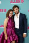 Amsterdam 29 juli 2020
Premiere alles is zoals het zou moeten zijn in euroscoop, De film is naar een boek van Daphne Deckers. Barbara Sloesen kwam met haar vriend en haar ouders
