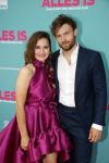 Amsterdam 29 juli 2020
Premiere alles is zoals het zou moeten zijn in euroscoop, De film is naar een boek van Daphne Deckers. Barbara Sloesen kwam met haar vriend en haar ouders