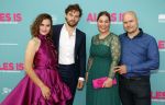 Amsterdam 29 juli 2020
Premiere alles is zoals het zou moeten zijn in euroscoop, De film is naar een boek van Daphne Deckers. Barbara Sloesen kwam met haar vriend en haar ouders