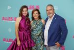 Amsterdam 29 juli 2020
Premiere alles is zoals het zou moeten zijn in euroscoop, De film is naar een boek van Daphne Deckers. Barbara Sloesen kwam met haar vriend en haar ouders