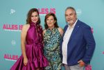 Amsterdam 29 juli 2020
Premiere alles is zoals het zou moeten zijn in euroscoop, De film is naar een boek van Daphne Deckers. Barbara Sloesen kwam met haar vriend en haar ouders