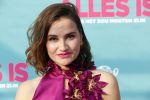 Amsterdam 29 juli 2020
Premiere alles is zoals het zou moeten zijn in euroscoop, De film is naar een boek van Daphne Deckers. Barbara Sloesen kwam met haar vriend en haar ouders
