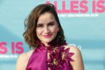 Amsterdam 29 juli 2020
Premiere alles is zoals het zou moeten zijn in euroscoop, De film is naar een boek van Daphne Deckers. Barbara Sloesen kwam met haar vriend en haar ouders