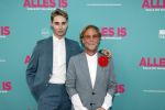 Amsterdam 29 juli 2020
Premiere alles is zoals het zou moeten zijn in euroscoop, De film is naar een boek van Daphne Deckers. Bastiaan v Schaik met zijn nieuwe vriend Bennet