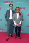 Amsterdam 29 juli 2020
Premiere alles is zoals het zou moeten zijn in euroscoop, De film is naar een boek van Daphne Deckers. Bastiaan v Schaik met zijn nieuwe vriend Bennet