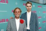 Amsterdam 29 juli 2020
Premiere alles is zoals het zou moeten zijn in euroscoop, De film is naar een boek van Daphne Deckers. Bastiaan v Schaik met zijn nieuwe vriend Bennet