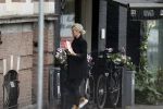 Amsterdam 26 juli 2020
Bridget Maasland in de regen op straat