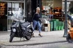 Amsterdam 22 juli 2020
Connie Witteman doet boodschappen met haar Biro CCCC karretje