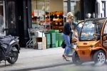 Amsterdam 22 juli 2020
Connie Witteman doet boodschappen met haar Biro CCCC karretje