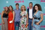Amsterdam 29 juli 2020
Premiere alles is zoals het zou moeten zijn in euroscoop, De film is naar een boek van Daphne Deckers. Daphne kwam met haar man Richard Krajicek hun kinderen Emma en Alec en de vriendin van Alec