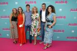 Amsterdam 29 juli 2020
Premiere alles is zoals het zou moeten zijn in euroscoop, De film is naar een boek van Daphne Deckers. Daphne kwam met haar man Richard Krajicek hun kinderen Emma en Alec en de vriendin van Alec