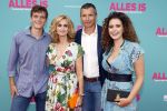 Amsterdam 29 juli 2020
Premiere alles is zoals het zou moeten zijn in euroscoop, De film is naar een boek van Daphne Deckers. Daphne kwam met haar man Richard Krajicek hun kinderen Emma en Alec en de vriendin van Alec