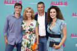 Amsterdam 29 juli 2020
Premiere alles is zoals het zou moeten zijn in euroscoop, De film is naar een boek van Daphne Deckers. Daphne kwam met haar man Richard Krajicek hun kinderen Emma en Alec en de vriendin van Alec