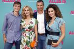 Amsterdam 29 juli 2020
Premiere alles is zoals het zou moeten zijn in euroscoop, De film is naar een boek van Daphne Deckers. Daphne kwam met haar man Richard Krajicek hun kinderen Emma en Alec en de vriendin van Alec